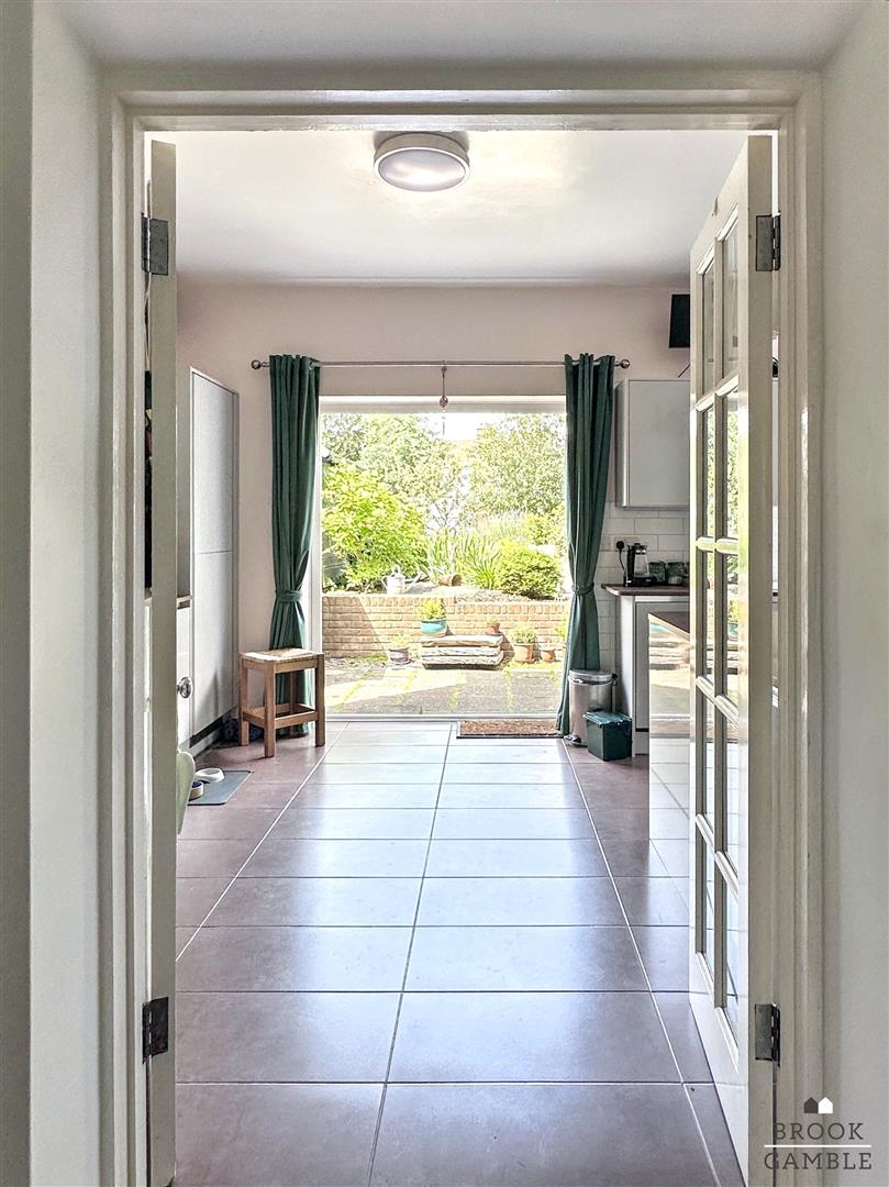 4 Bedroom House - Semi-Detached. Central Avenue in Eastbourne, East Sussex 13